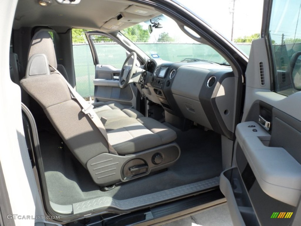 2005 F150 XLT Regular Cab - Black / Medium Flint Grey photo #18