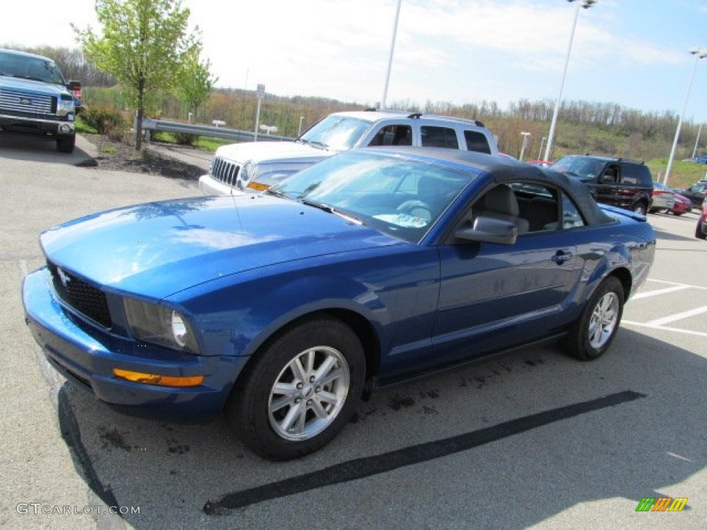 2007 Mustang V6 Deluxe Convertible - Vista Blue Metallic / Light Graphite photo #10