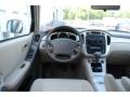 Super White - Highlander V6 4WD Photo No. 11