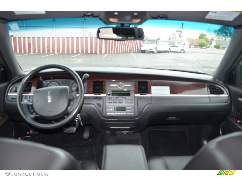 2008 Lincoln Town Car Executive L Black Dashboard Photo #63667360