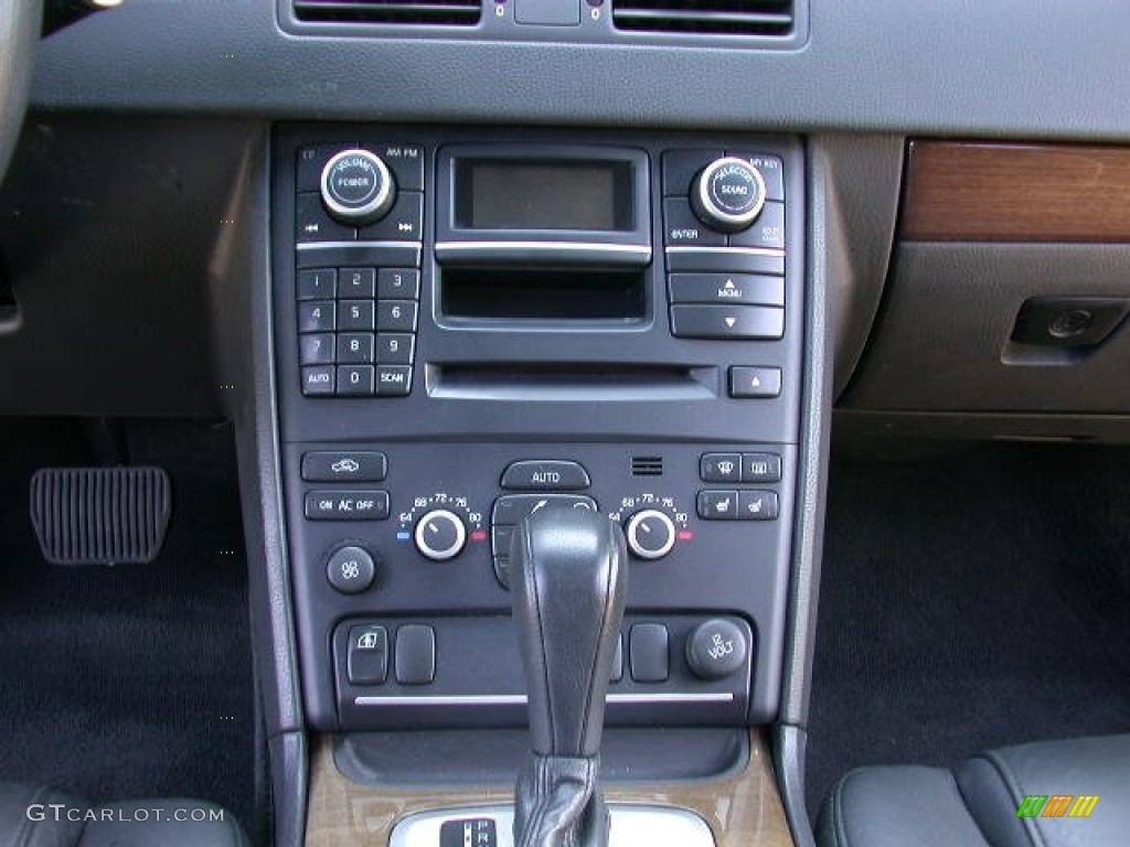 2009 Volvo XC90 3.2 AWD Controls Photo #63674079