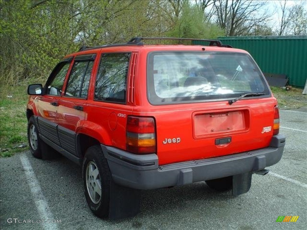 1995 Grand Cherokee Laredo 4x4 - Flame Red / Gray photo #5