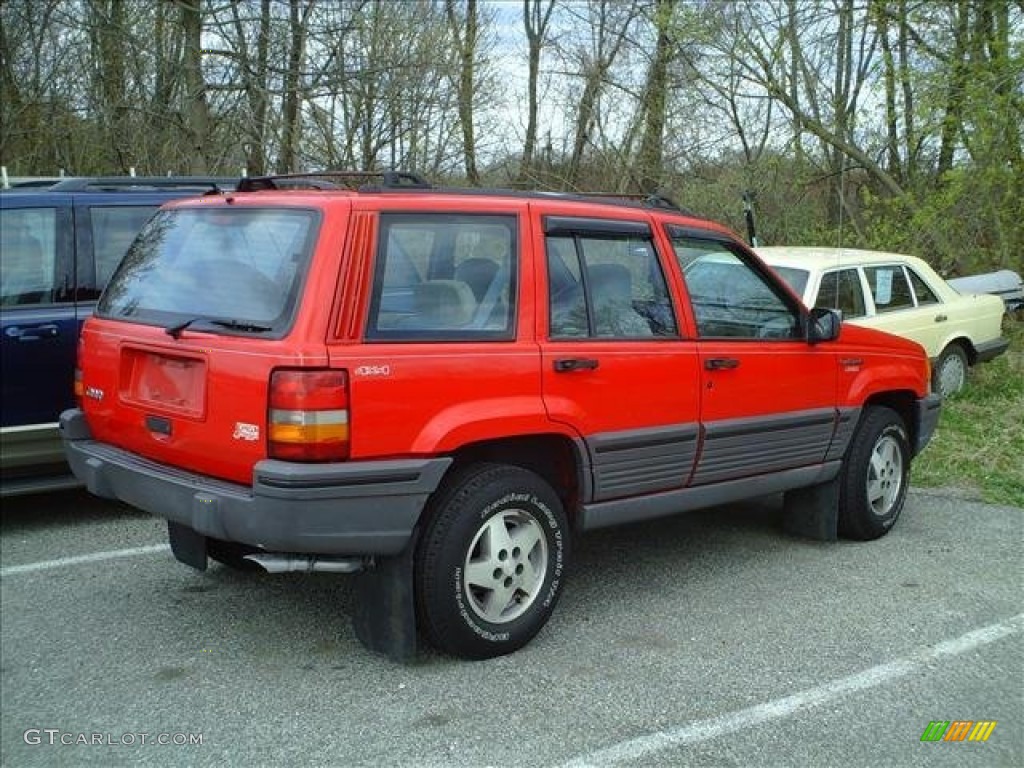 1995 Grand Cherokee Laredo 4x4 - Flame Red / Gray photo #6