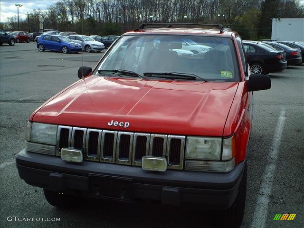 1995 Grand Cherokee Laredo 4x4 - Flame Red / Gray photo #7