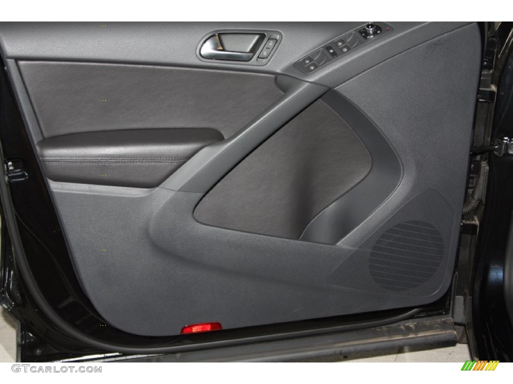 2012 Tiguan SE - Deep Black Metallic / Black photo #8