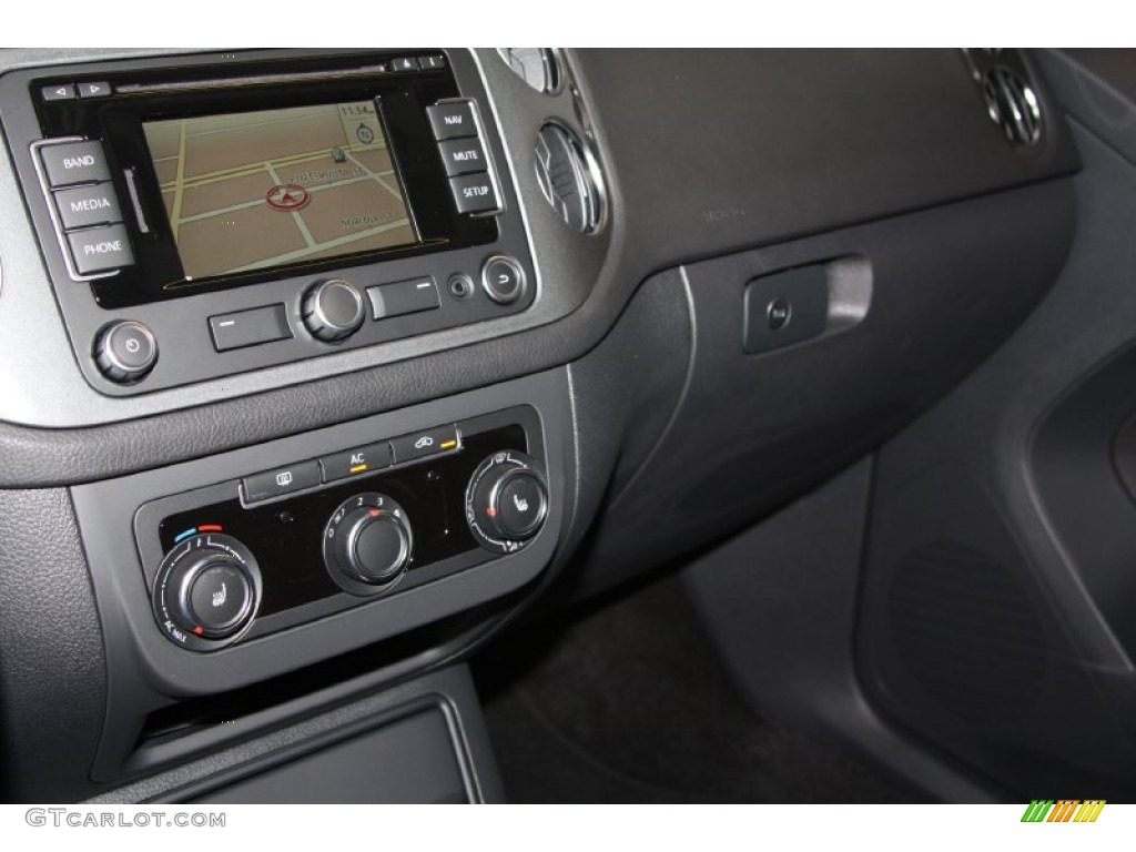 2012 Tiguan SE - Deep Black Metallic / Black photo #11