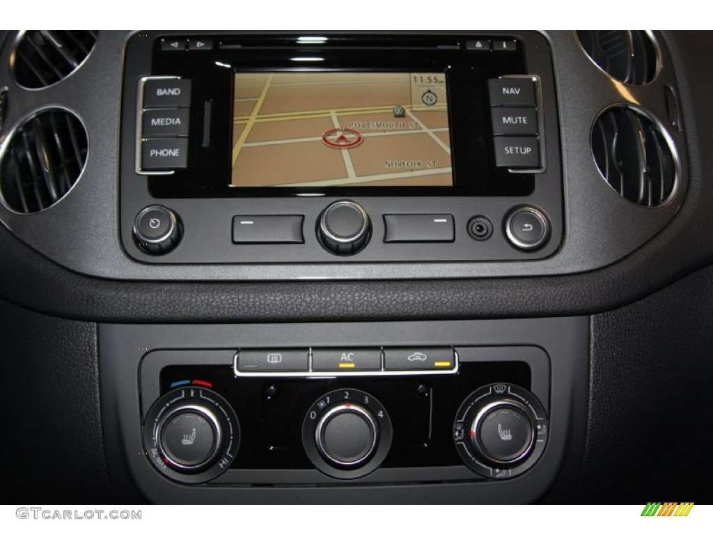 2012 Tiguan SE - Deep Black Metallic / Black photo #15