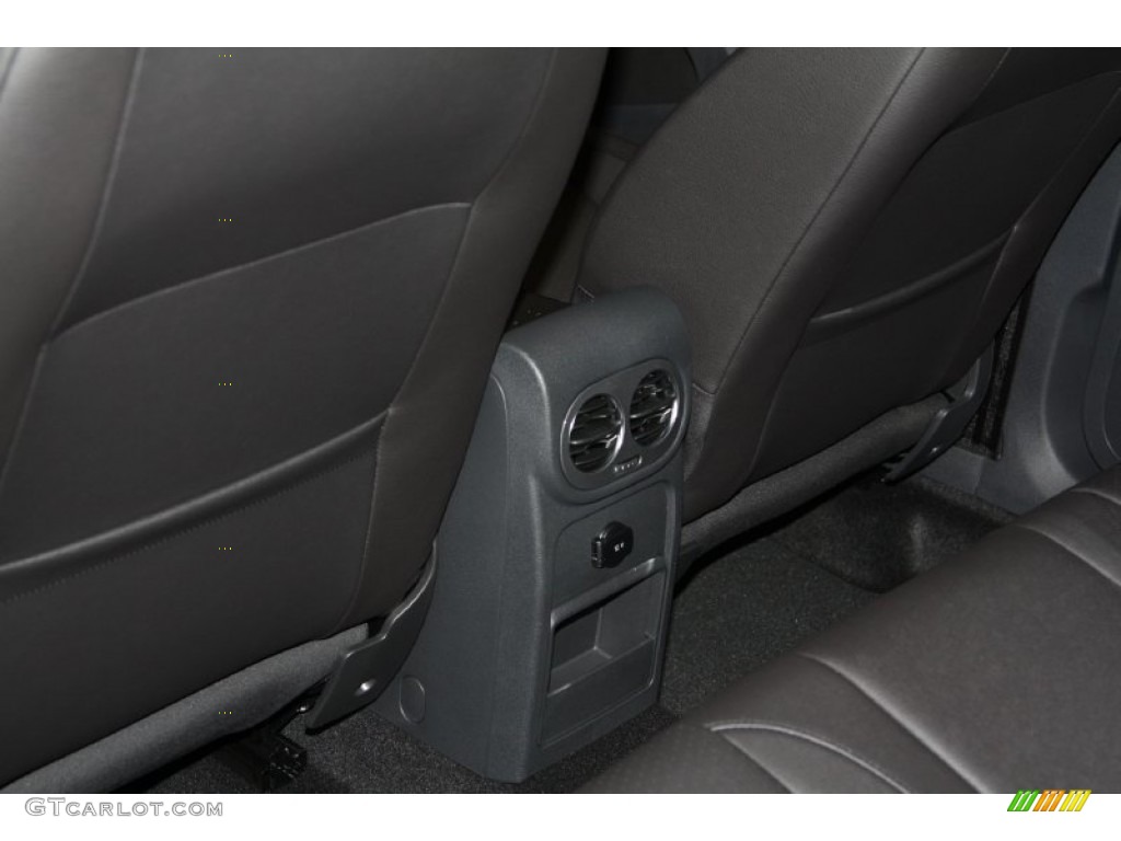 2012 Tiguan SE - Deep Black Metallic / Black photo #18