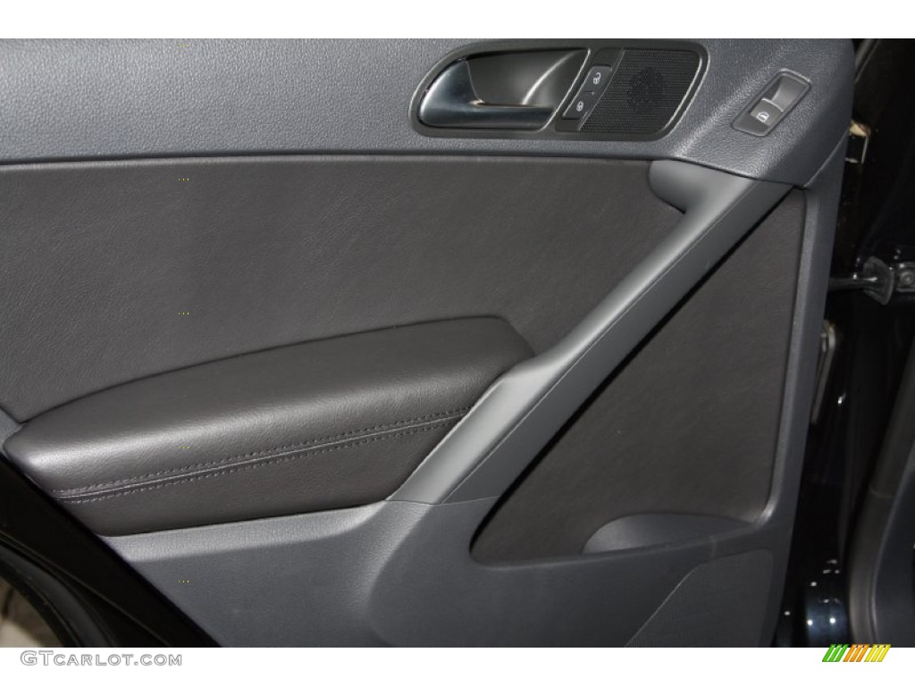 2012 Tiguan SE - Deep Black Metallic / Black photo #19