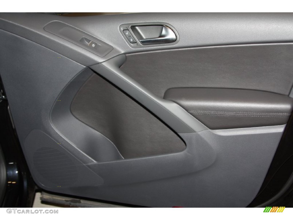 2012 Tiguan SE - Deep Black Metallic / Black photo #24