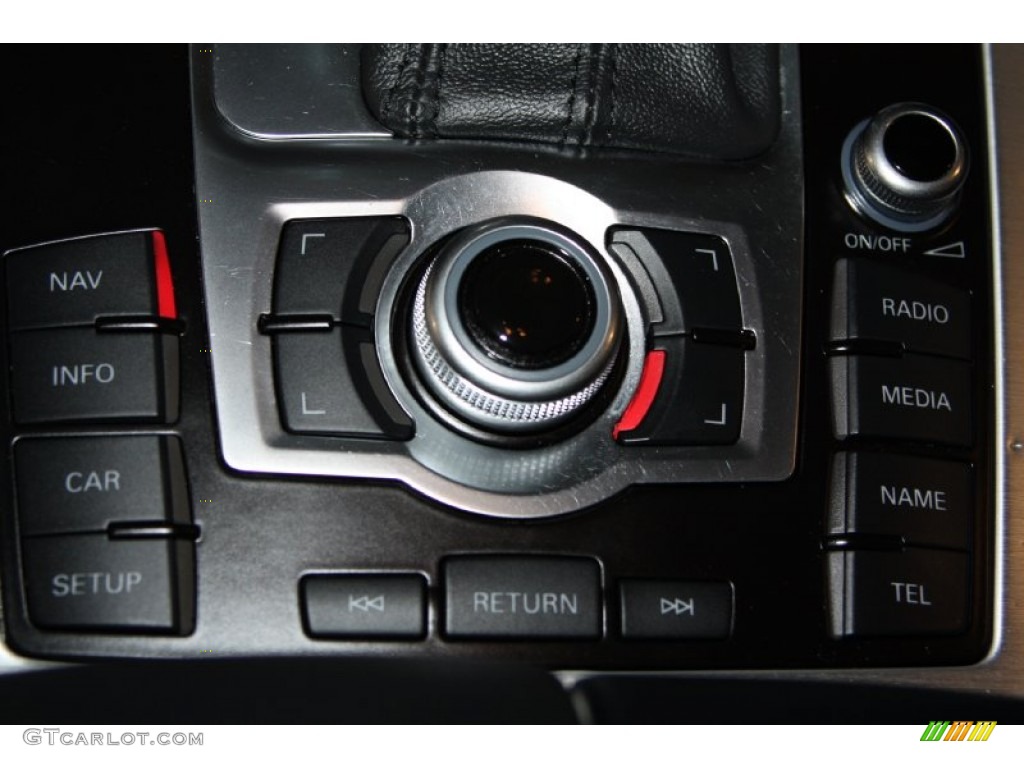 2010 Audi Q7 3.0 TDI quattro Controls Photo #63687462