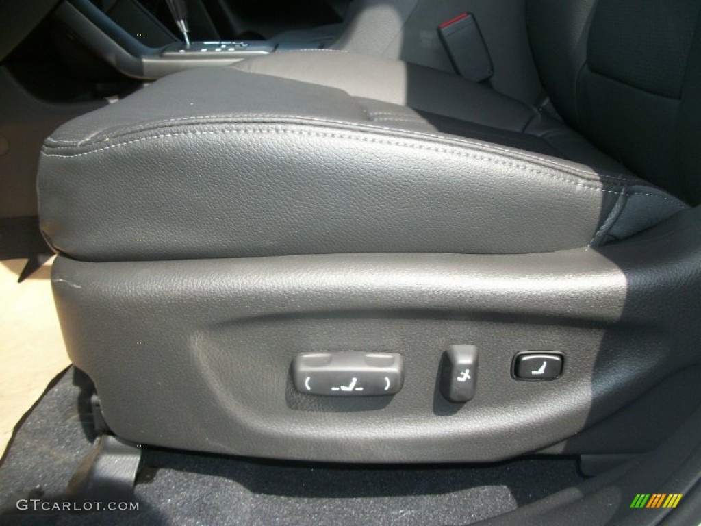 2012 Sorento EX V6 AWD - Bright Silver / Black photo #11