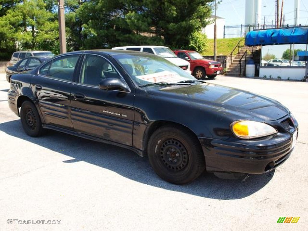 2002 Grand Am SE Sedan - Black / Dark Pewter photo #1