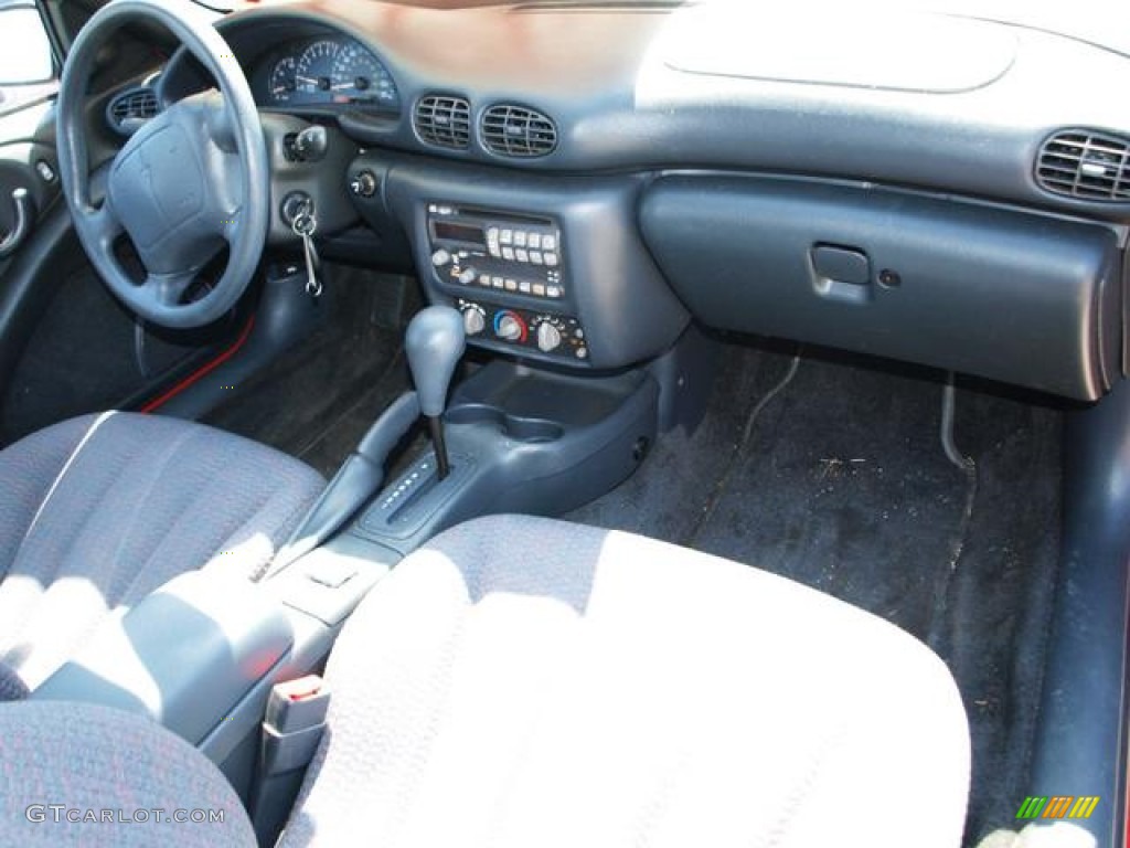 2002 Sunfire SE Coupe - Bright Red / Graphite photo #4