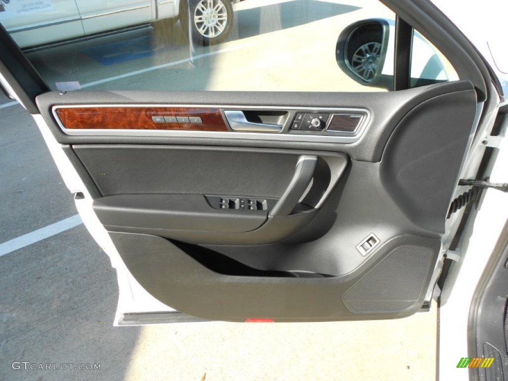 2012 Volkswagen Touareg VR6 FSI Executive 4XMotion Black Anthracite Door Panel Photo #63697047