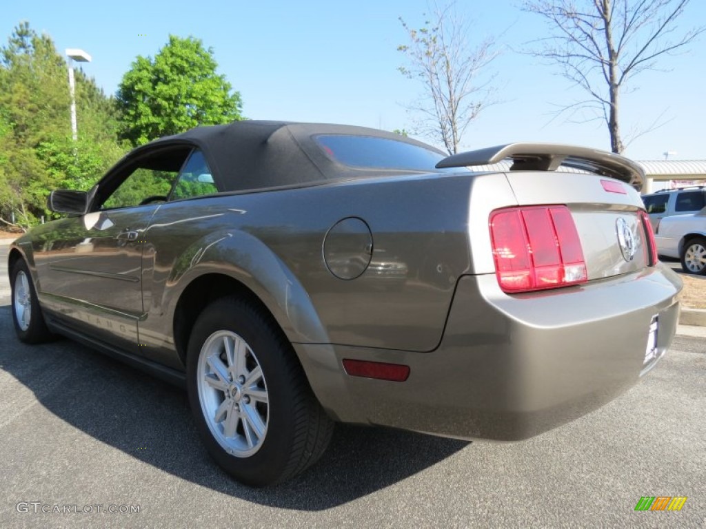 2005 Mustang V6 Deluxe Convertible - Mineral Grey Metallic / Medium Parchment photo #2