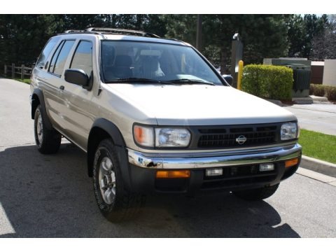 1999 Nissan Pathfinder XE Data, Info and Specs