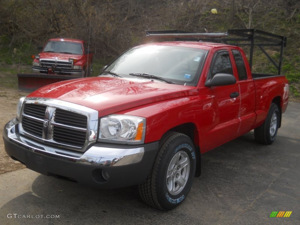 2005 Dakota SLT Club Cab 4x4 - Flame Red / Medium Slate Gray photo #1