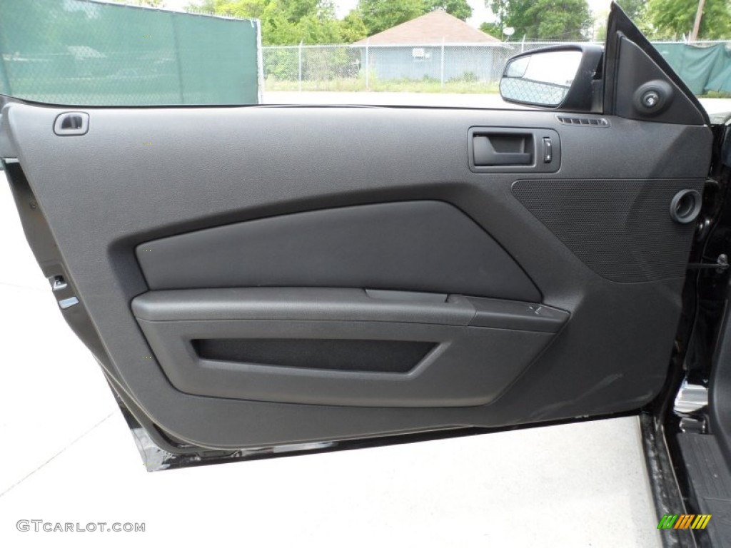 2013 Ford Mustang GT Coupe Charcoal Black Door Panel Photo #63714514
