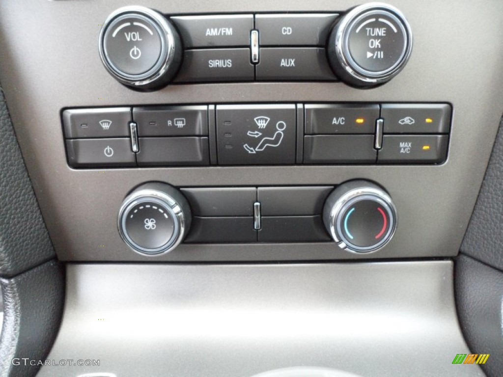 2013 Ford Mustang GT Coupe Controls Photo #63714559