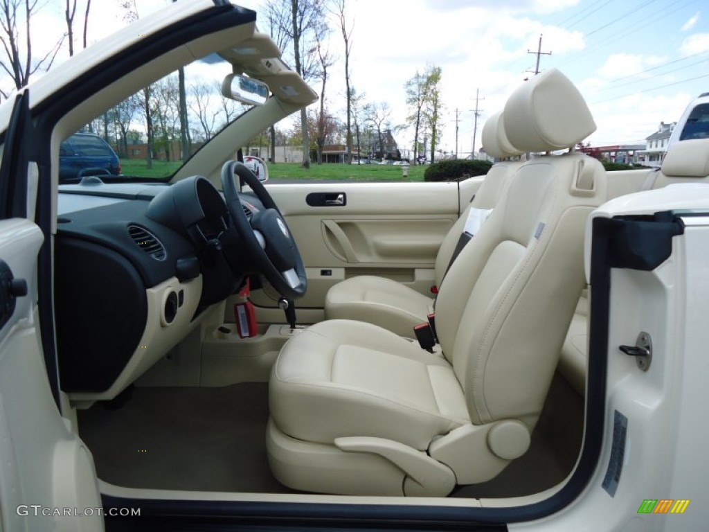 Cream Interior 2010 Volkswagen New Beetle 2.5 Convertible Photo #63727566