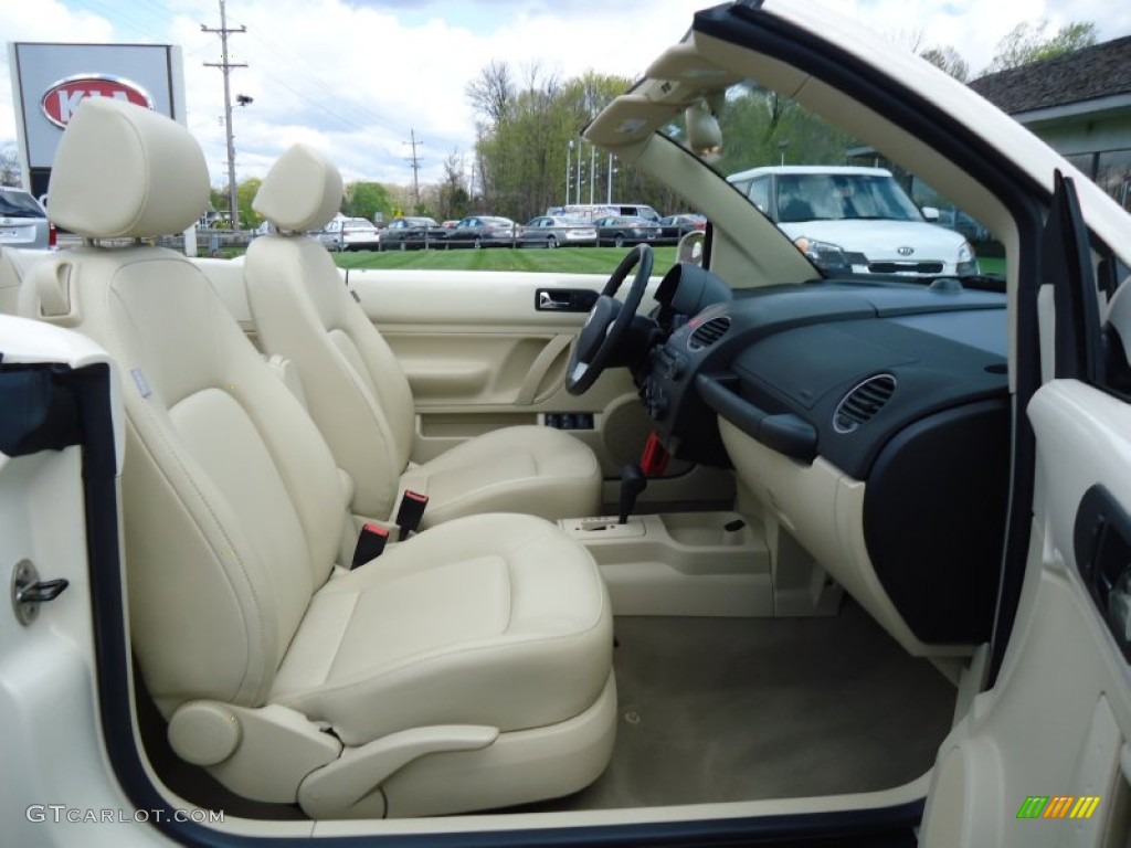 Cream Interior 2010 Volkswagen New Beetle 2.5 Convertible Photo #63727587