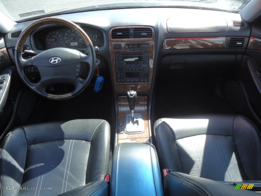 2004 XG350 L Sedan - Black Obsidian / Black photo #16