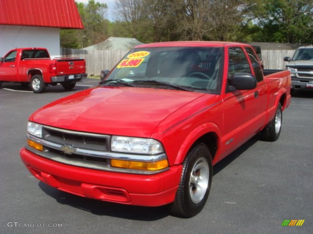 2000 S10 LS Extended Cab - Victory Red / Medium Gray photo #1