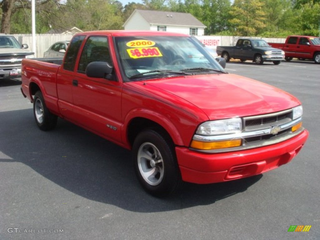 2000 S10 LS Extended Cab - Victory Red / Medium Gray photo #6