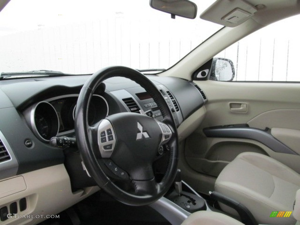 Beige Interior 2008 Mitsubishi Outlander SE 4WD Photo #63734496