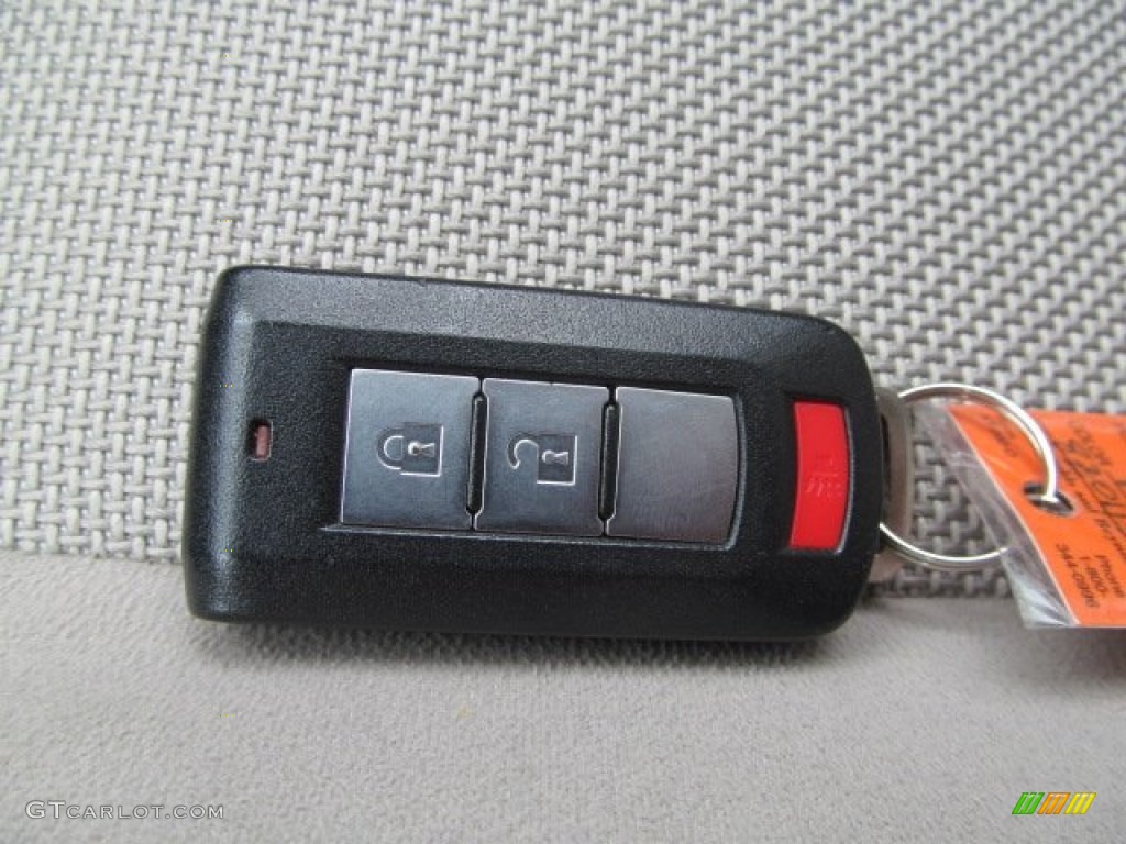 2008 Mitsubishi Outlander SE 4WD Keys Photos