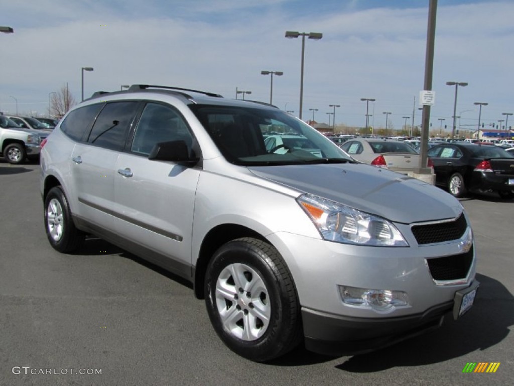 2010 Traverse LS AWD - Silver Ice Metallic / Dark Gray/Light Gray photo #1