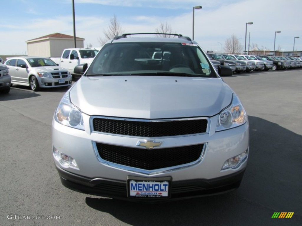 2010 Traverse LS AWD - Silver Ice Metallic / Dark Gray/Light Gray photo #2
