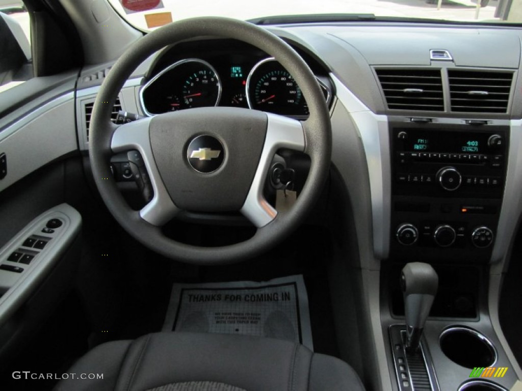 2010 Traverse LS AWD - Silver Ice Metallic / Dark Gray/Light Gray photo #9