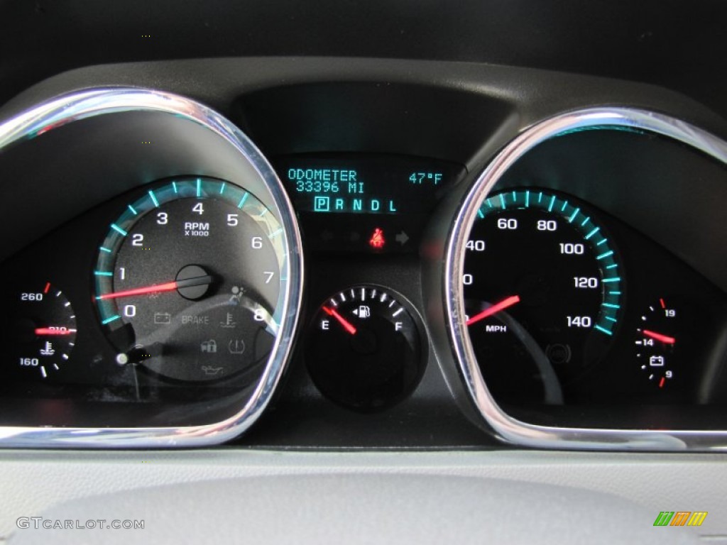 2010 Traverse LS AWD - Silver Ice Metallic / Dark Gray/Light Gray photo #10