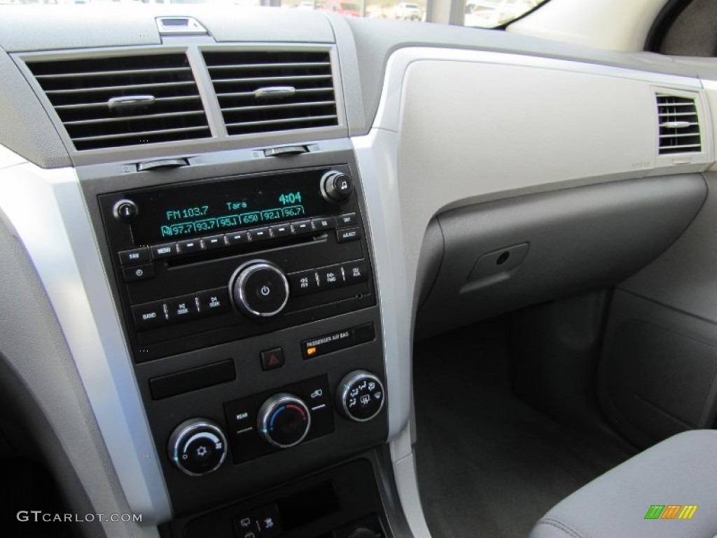 2010 Traverse LS AWD - Silver Ice Metallic / Dark Gray/Light Gray photo #15