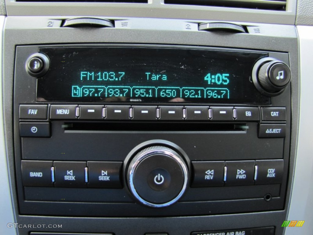 2010 Traverse LS AWD - Silver Ice Metallic / Dark Gray/Light Gray photo #18