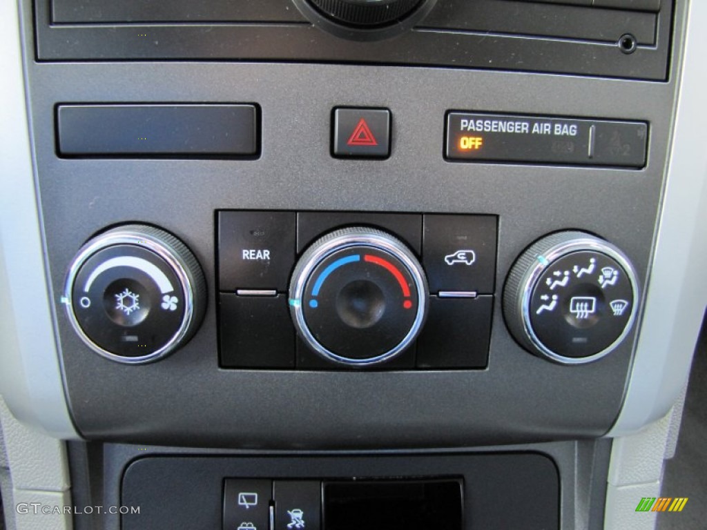 2010 Traverse LS AWD - Silver Ice Metallic / Dark Gray/Light Gray photo #19