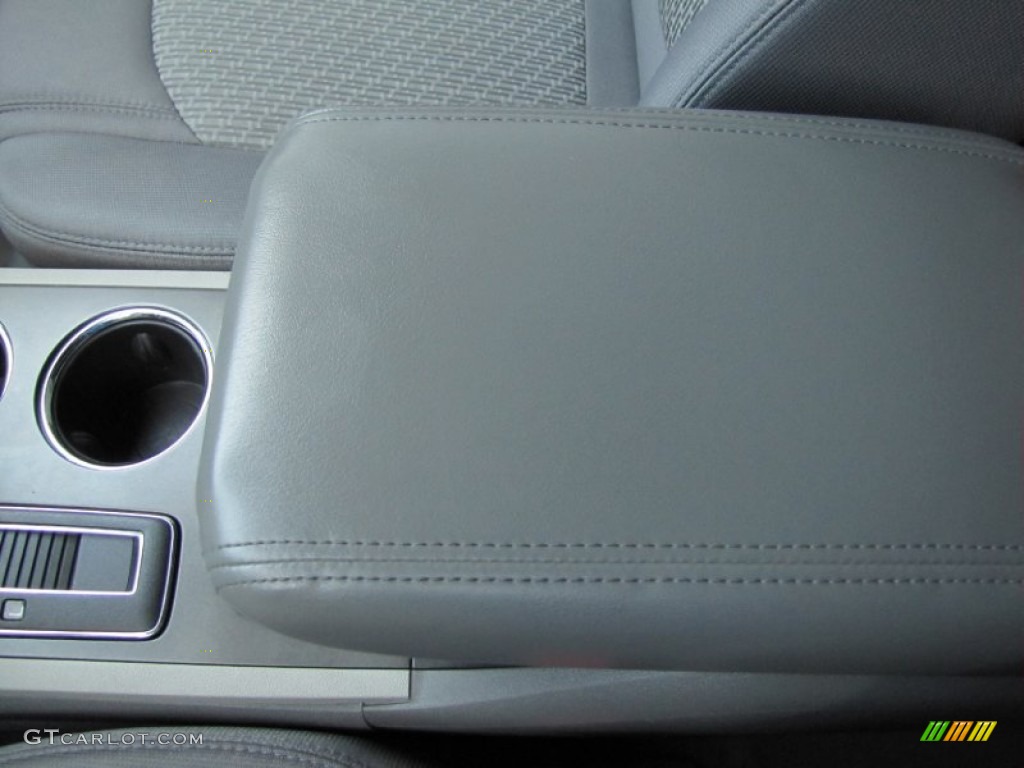 2010 Traverse LS AWD - Silver Ice Metallic / Dark Gray/Light Gray photo #22