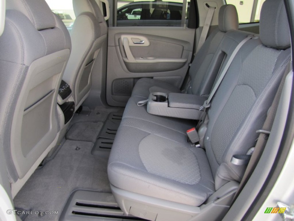 2010 Traverse LS AWD - Silver Ice Metallic / Dark Gray/Light Gray photo #24