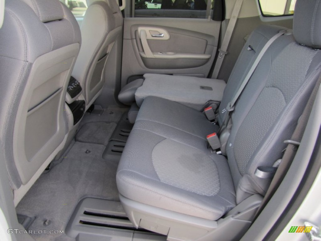 2010 Traverse LS AWD - Silver Ice Metallic / Dark Gray/Light Gray photo #25