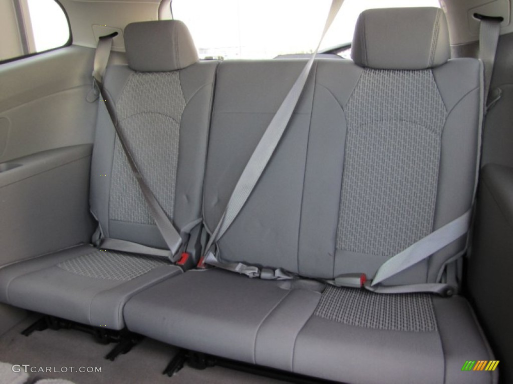 2010 Traverse LS AWD - Silver Ice Metallic / Dark Gray/Light Gray photo #28
