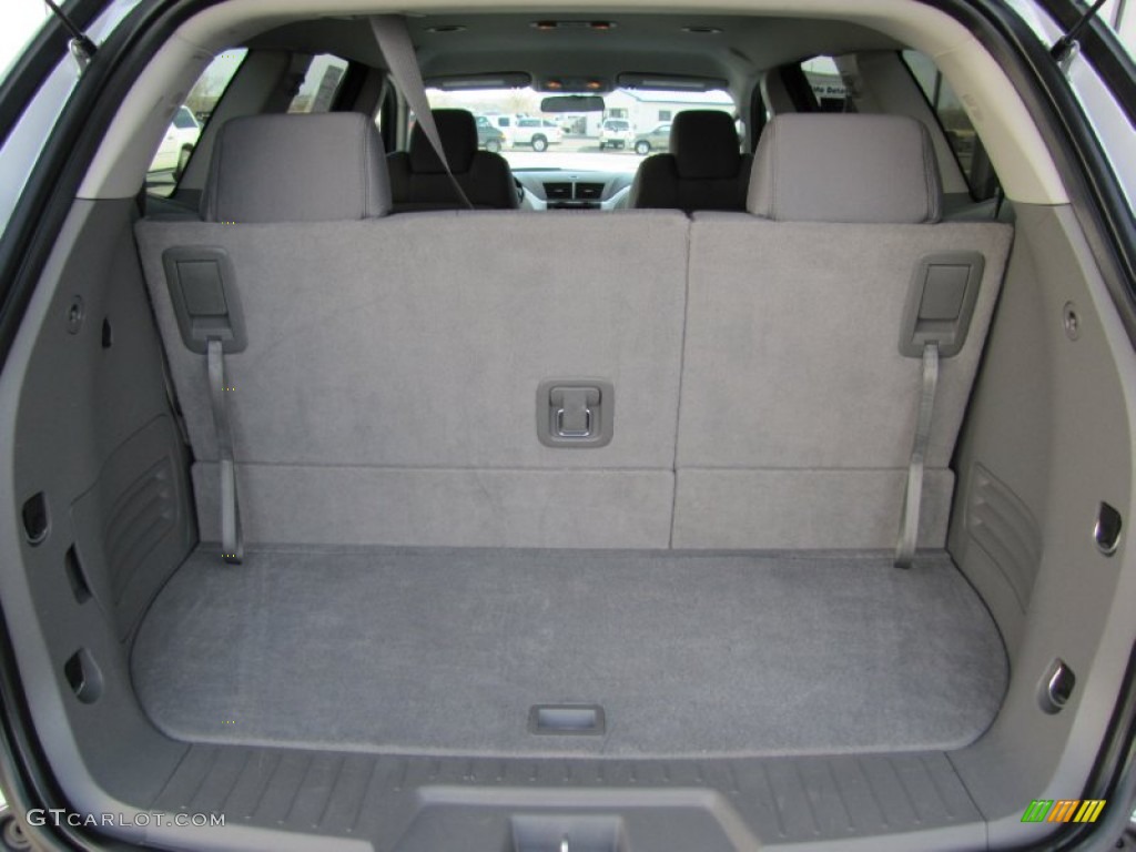 2010 Traverse LS AWD - Silver Ice Metallic / Dark Gray/Light Gray photo #29