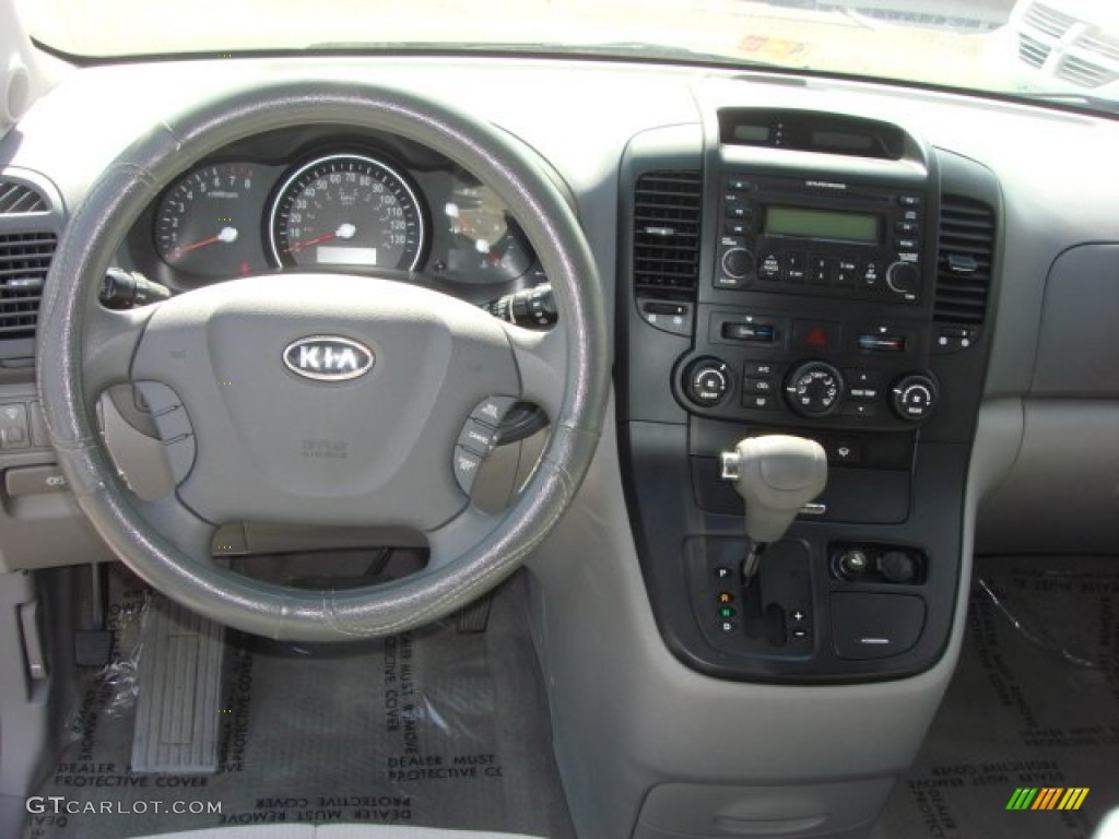 2006 Kia Sedona LX Gray Dashboard Photo #63740523
