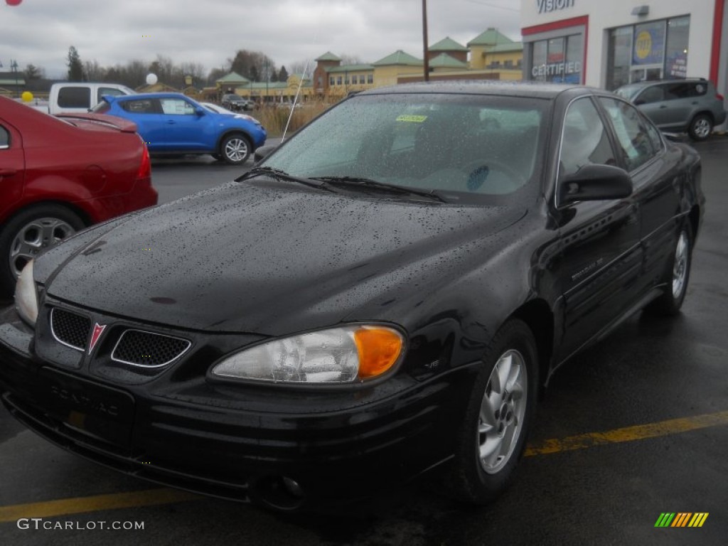 2001 Grand Am SE Sedan - Black / Dark Pewter photo #1