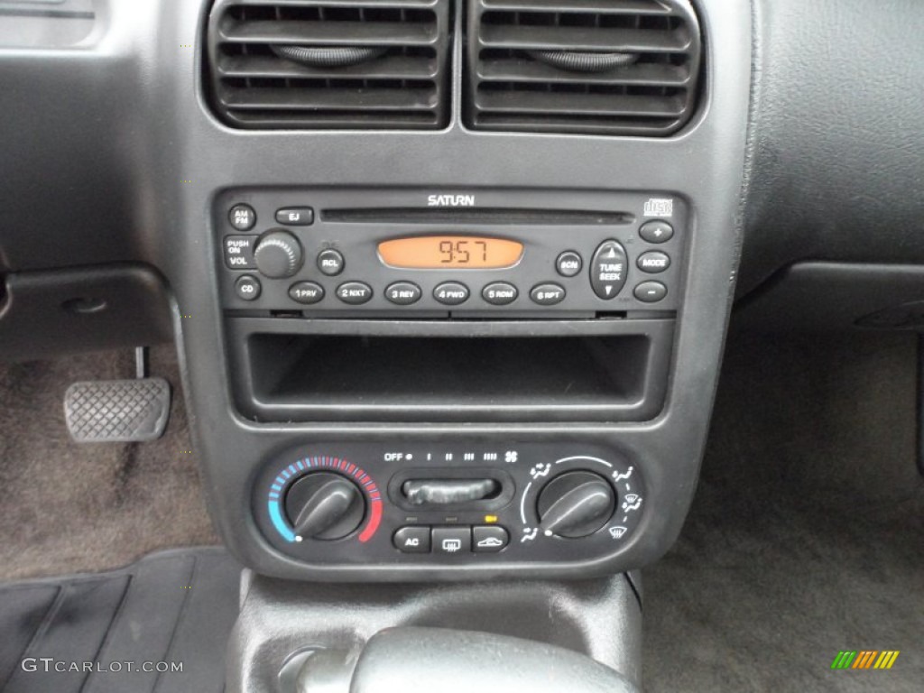 2002 Saturn S Series SC2 Coupe Controls Photo #63763657