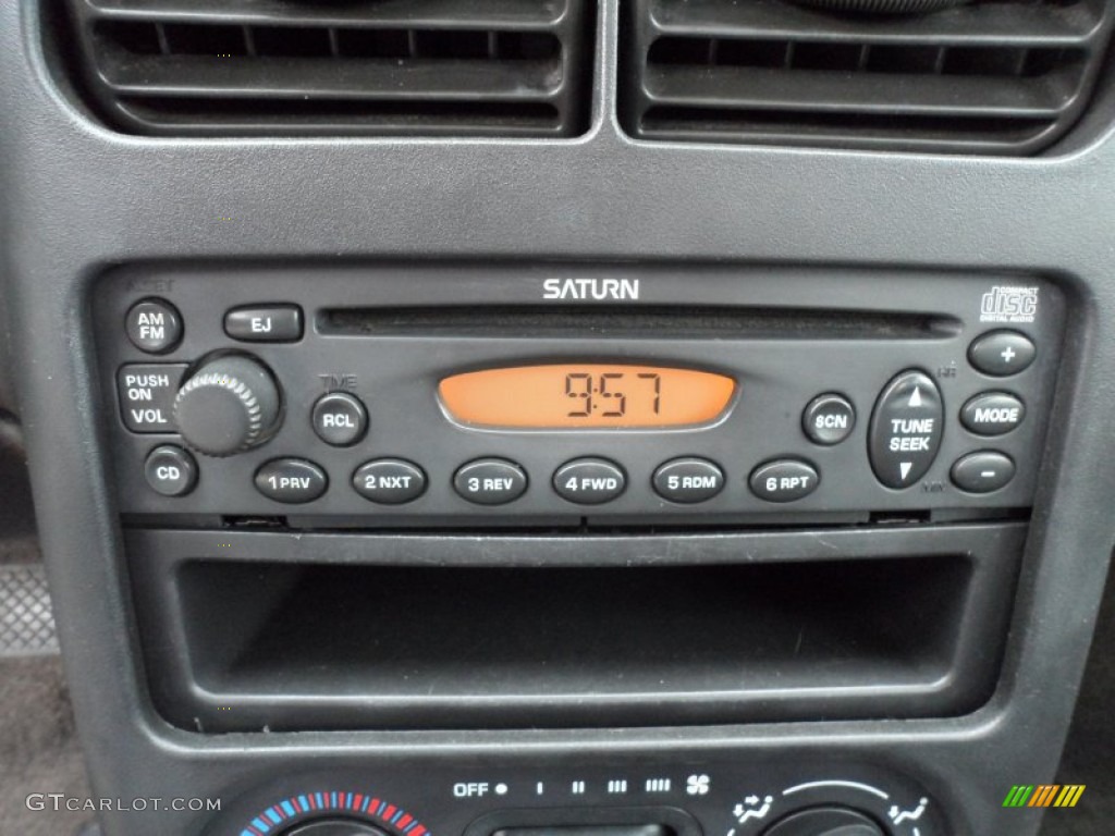 2002 Saturn S Series SC2 Coupe Audio System Photo #63763668