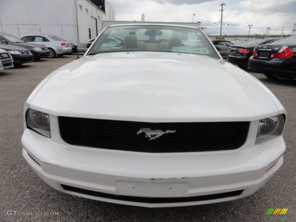2007 Mustang V6 Deluxe Convertible - Performance White / Medium Parchment photo #4
