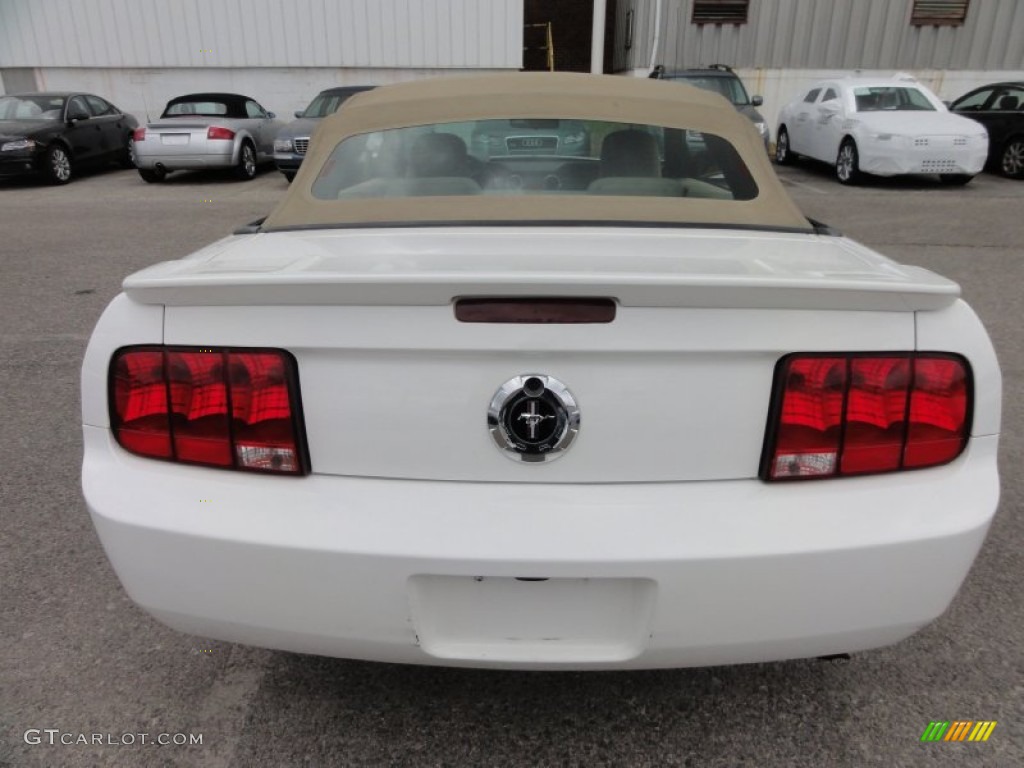 2007 Mustang V6 Deluxe Convertible - Performance White / Medium Parchment photo #46