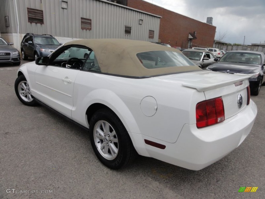 2007 Mustang V6 Deluxe Convertible - Performance White / Medium Parchment photo #47
